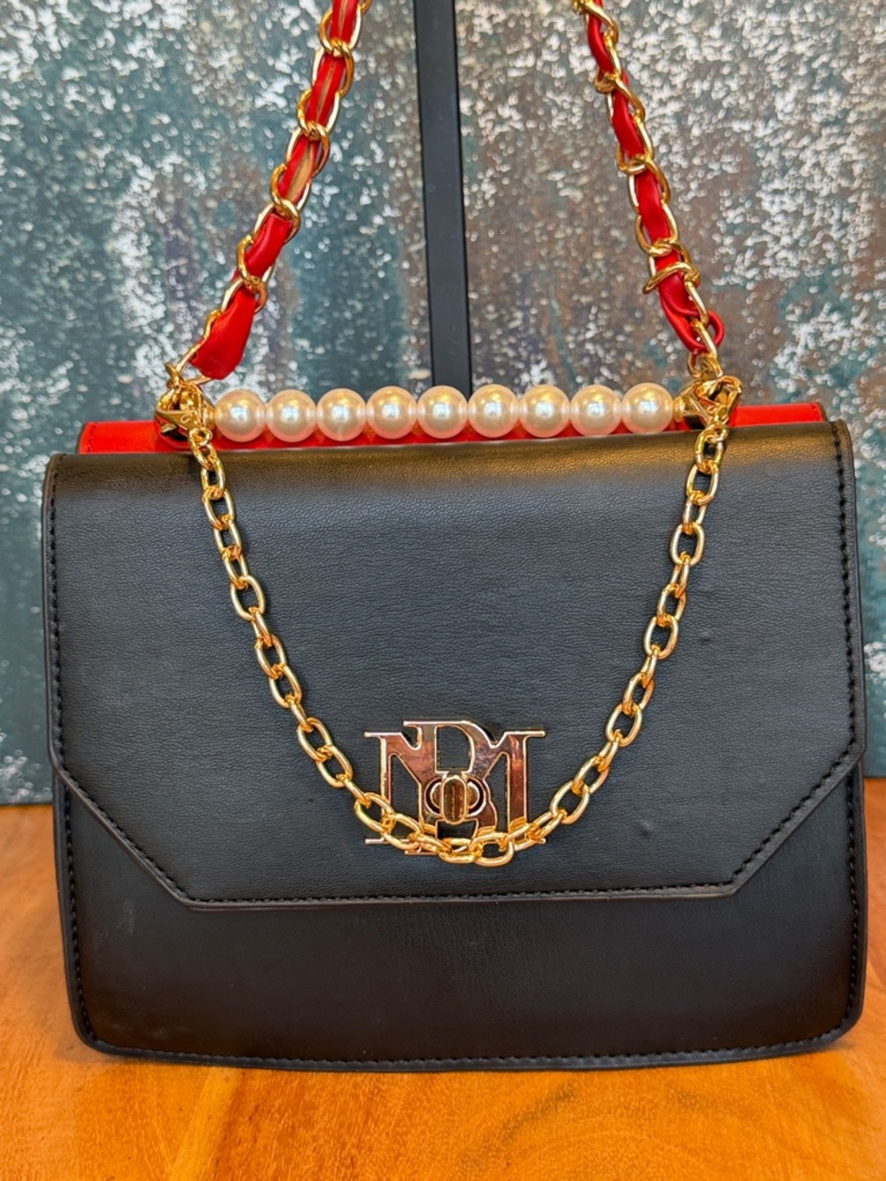 Badgley Mischka Barbiecore Pearl Handle Faux Leather Crossbody Black/Red (NWOT) - Picture 4 of 16